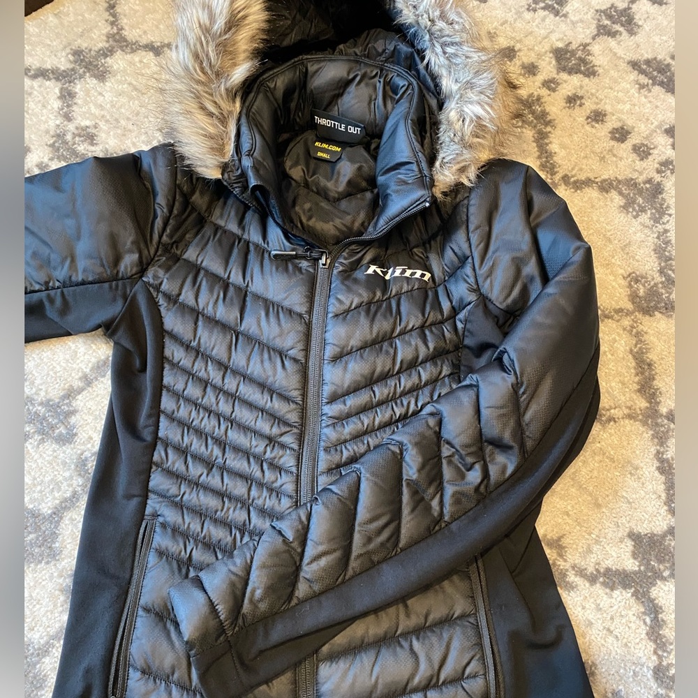 Women’s Klim black winter coat, detachable hood with fur. Slim fit